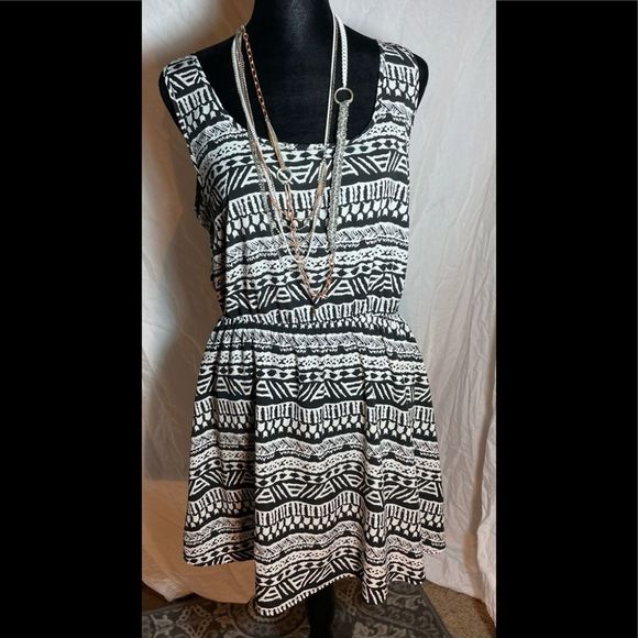 Forever 21 Dresses & Skirts - SOLD.   Forever 21 Black & White Boho Style Night Out Dress Size Large